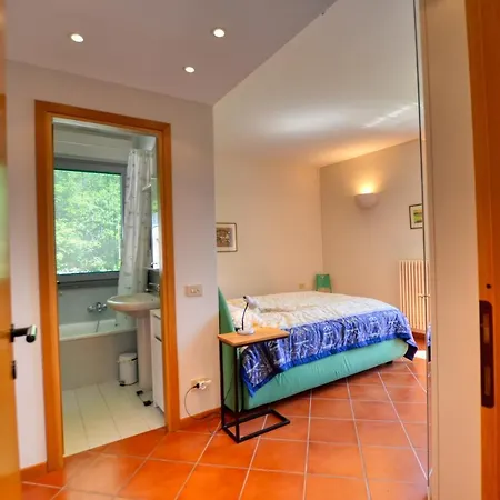 Apartament 2-bedroom Lakeview Bella Gaeta