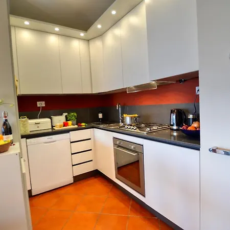 Apartament 2-bedroom Lakeview Bella Gaeta