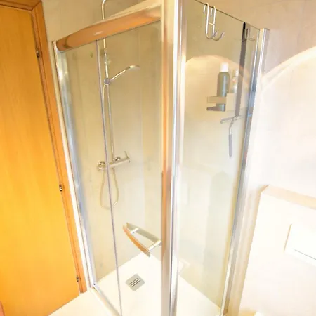 2-bedroom Lakeview Bella Gaeta *